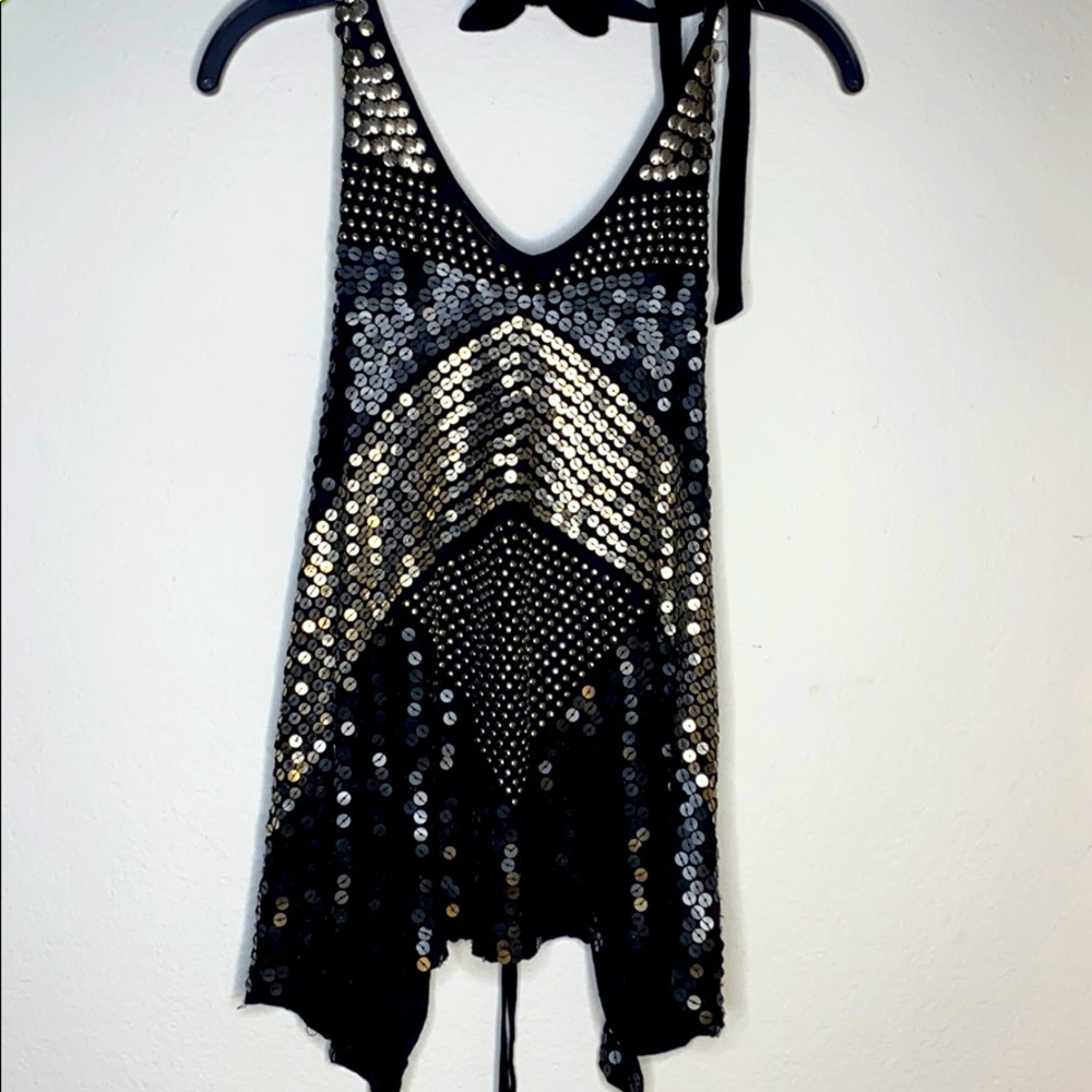 Sequence halter top